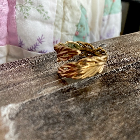 💕 STELLA & DOT LEAF RING - Picture 1 of 3